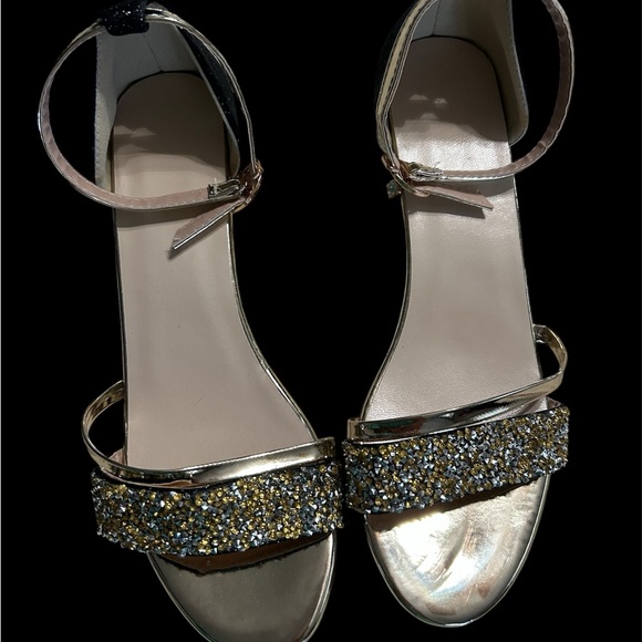 Elegant Gold and Silver Women's Sandals - Picture 1 of 3